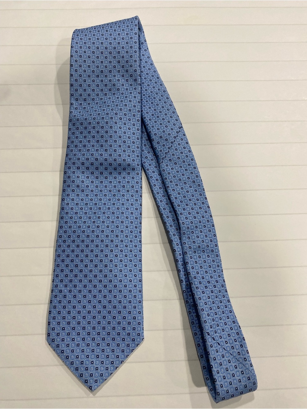 Brooks Brothers Light blue classic geometric  100 % silk necktie  NWT